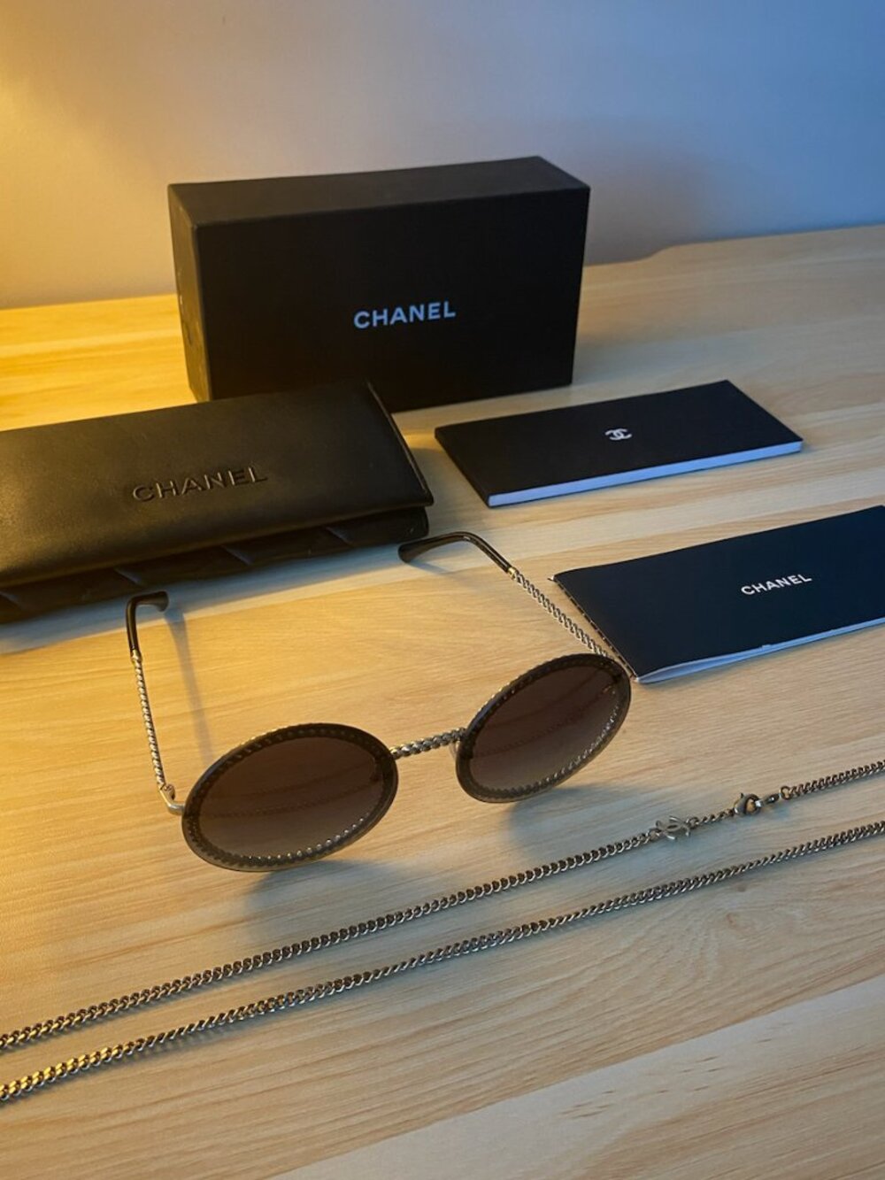 CHANEL Sunglasses with Gold Chain - Picture 4 of 10
